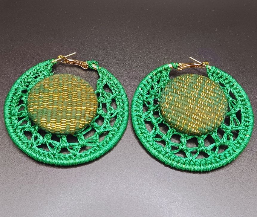 Boucle d'oreilles créole tricotée OR ÉMERAUDE